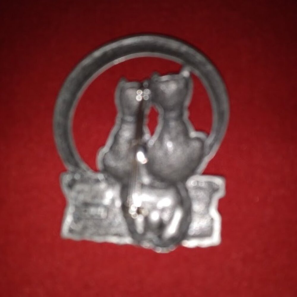 J.J.: silver tone cat pin. - Picture 2 of 4
